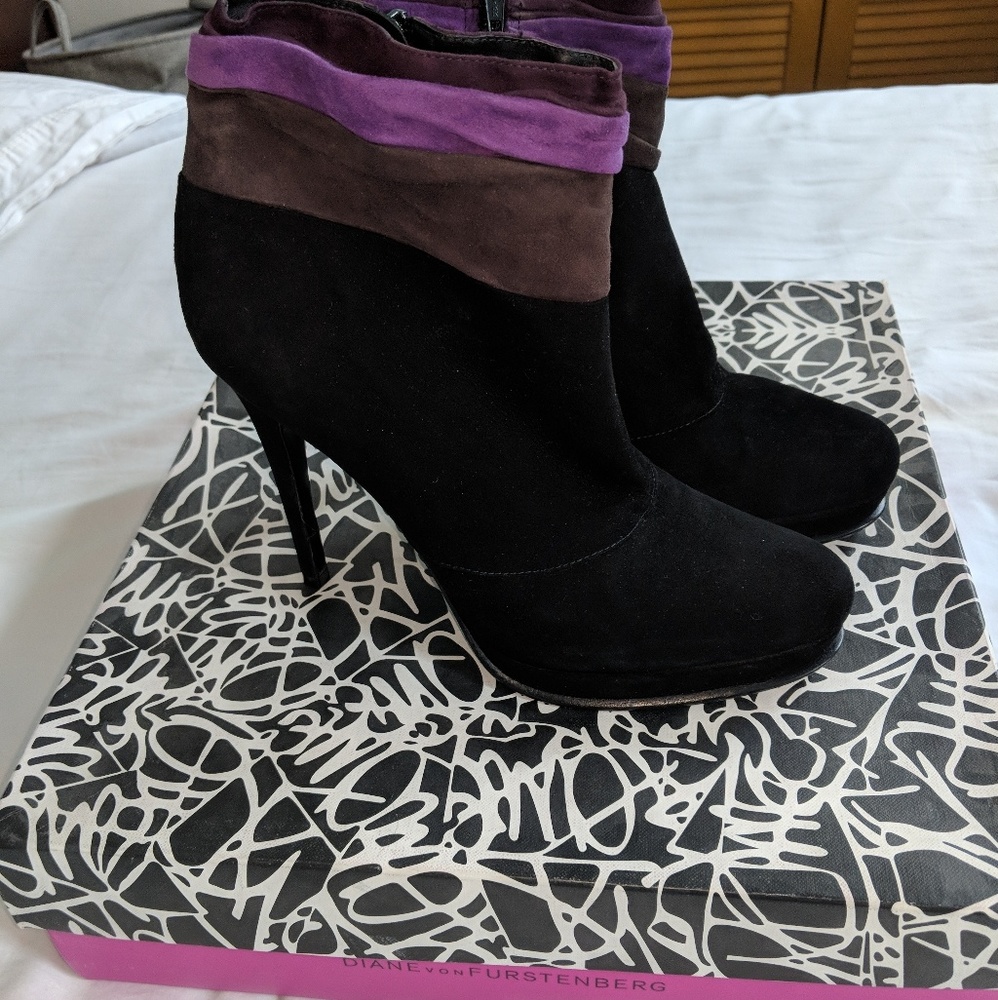 NWT In Box Diane von Furstenberg Suede Boots 9.5